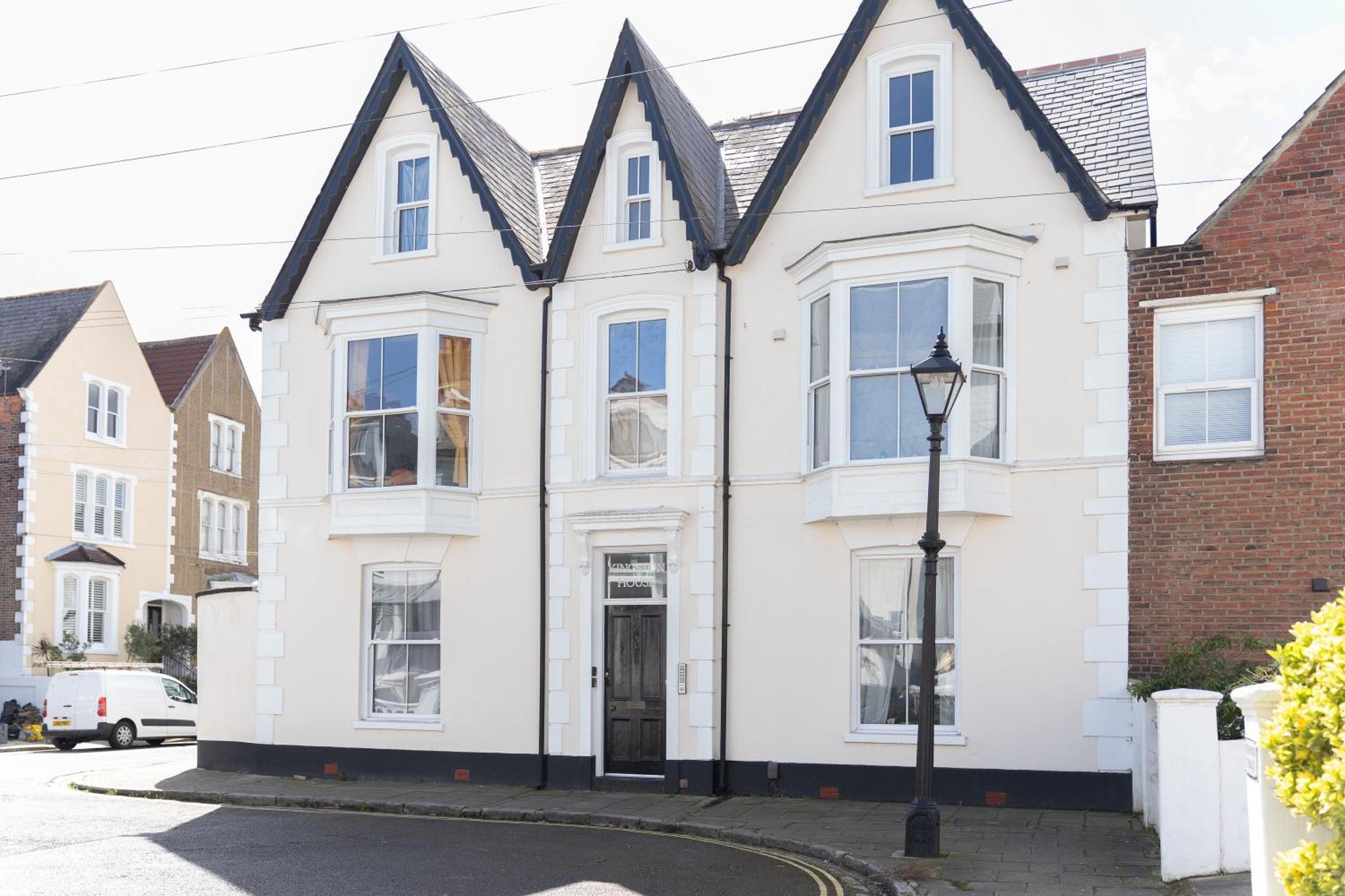Open Mind Property - Apartment With 2 Double Beds Portsmouth Exterior photo